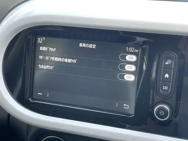 ルノー ルノー トゥインゴ インテンス 静岡県 2024(令6)年 0.7万km 白 １オーナー/車線逸脱警告　/ディスプレイオーディオ/Ｂカメラ　/バックソナー　/社外前後ドラレコ　　/ＥＴＣ　/ハーフレザーシート　/シートヒーター　　/クルコン　/純正１６インチＡＷ　/ＩＳＯＦＩＸ　/リモコンキー/保証書/取説