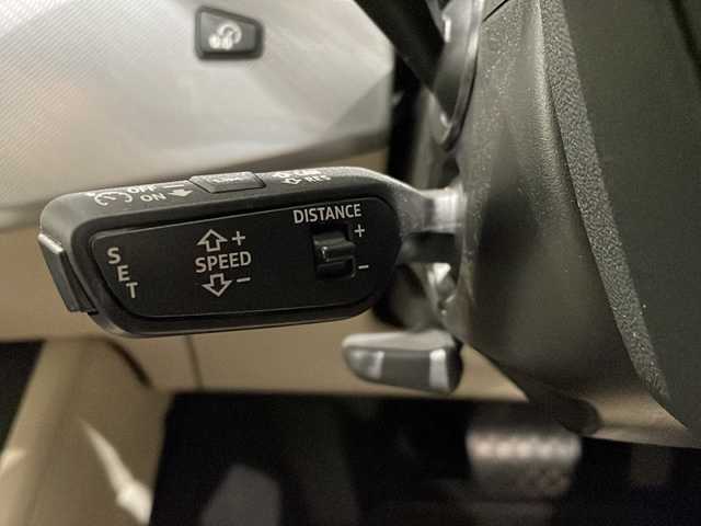 アウディ Ａ４ アバント 45TSFIクワトロアドバンスド 新潟県 2023(令5)年 3.7万km アイビスホワイト ラグジュアリー パッケージ/・パーシャルレザー/・運転席メモリー機能/・エクステリアミラーメモリー機能/・ランバーサポート 4ウェイ（フロント）/・マルチカラーアンビエントライティング/・アーティフィシャルレザー/ （ドアアームレスト/センターコンソール）/・ブラックグラスルックコンソール/コンフォートパッケージ/・マトリクスLEDヘッドライト/・ヘッドライトウォッシャー/・パークアシスト/・サラウンドビューカメラ/・スマートフォンワイヤレスチャージング/ リヤシートUSBチャージング/・マルチカラーアンビエントライティング/MMIナビゲーション【BT/フルセグ】/パドルシフト/シートヒーター（フロント/リヤ）/アクティブレーンアシスト/プレセンスシティ/ホールドアシスト/アダプティブクルーズコントロール/アウディパーキングシステム/ステアリングヒーター/Audi前後ドライブレコーダー/パワーバックドア/ETC2.0/スペアキー