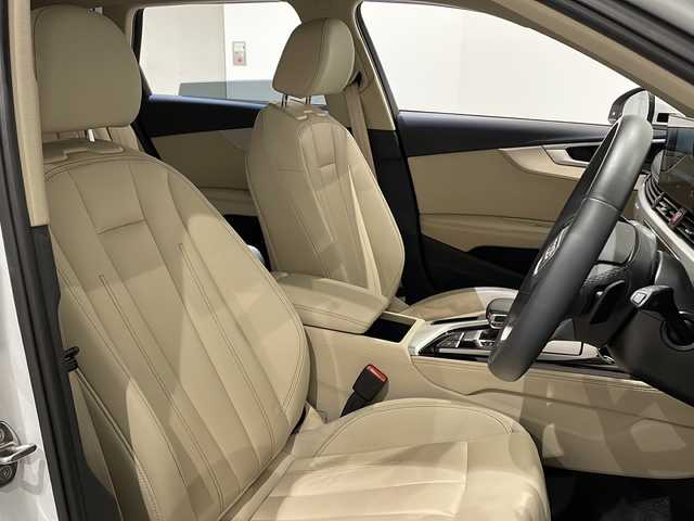 アウディ Ａ４ アバント 45TSFIクワトロアドバンスド 新潟県 2023(令5)年 3.7万km アイビスホワイト ラグジュアリー パッケージ/・パーシャルレザー/・運転席メモリー機能/・エクステリアミラーメモリー機能/・ランバーサポート 4ウェイ（フロント）/・マルチカラーアンビエントライティング/・アーティフィシャルレザー/ （ドアアームレスト/センターコンソール）/・ブラックグラスルックコンソール/コンフォートパッケージ/・マトリクスLEDヘッドライト/・ヘッドライトウォッシャー/・パークアシスト/・サラウンドビューカメラ/・スマートフォンワイヤレスチャージング/ リヤシートUSBチャージング/・マルチカラーアンビエントライティング/MMIナビゲーション【BT/フルセグ】/パドルシフト/シートヒーター（フロント/リヤ）/アクティブレーンアシスト/プレセンスシティ/ホールドアシスト/アダプティブクルーズコントロール/アウディパーキングシステム/ステアリングヒーター/Audi前後ドライブレコーダー/パワーバックドア/ETC2.0/スペアキー