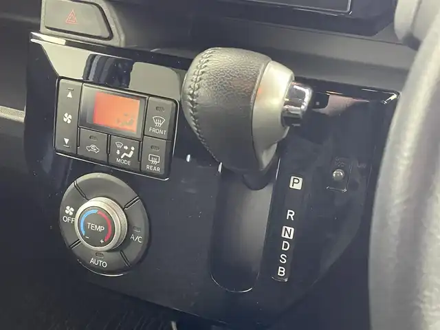 ダイハツ ウェイク G ターボ SA Ⅲ 群馬県 2018(平30)年 7万km パールホワイトⅢ /オフビートカーキM 純正ナビ　フルセグ　Bluetooth　全方位カメラ　両側パワースライドドア　衝突軽減システム　オートマチックハイビーム　横滑り防止装置　アイドリングストップ　ドライブレコーダー　ETC　オートライト