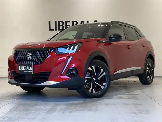 プジョー ２００８ GT ブルー HDi 熊本県 2022(令4)年 2.3万km 赤Ⅱ ・スマートキー/・プッシュスタート/・サンルーフ/・アクティブセーフティブレーキ/・トラフィックサインインフォメーション/・疲労検知/・ブラインドスポットモニター/・ディレクショナルヘッドライト/・インテリジェントハイビーム/・パーキングセンサー/・クルーズコントロール(追従式)/・ハーフレザーシート/・前席シートヒーター/・純正ディスプレイオーディオ/　【Bluetooth・USB・AppleCarPlay・AndoroidAuto】/・BOSEサウンドシステム/・バックカメラ/・ETC/・ドライブレーダー【追従式】/・LEDヘッドランプ/・LEDフォグランプ/・純正マット