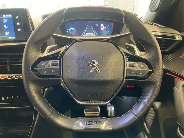 プジョー ２００８ GT ブルー HDi 熊本県 2022(令4)年 2.3万km 赤Ⅱ ・スマートキー/・プッシュスタート/・サンルーフ/・アクティブセーフティブレーキ/・トラフィックサインインフォメーション/・疲労検知/・ブラインドスポットモニター/・ディレクショナルヘッドライト/・インテリジェントハイビーム/・パーキングセンサー/・クルーズコントロール(追従式)/・ハーフレザーシート/・前席シートヒーター/・純正ディスプレイオーディオ/　【Bluetooth・USB・AppleCarPlay・AndoroidAuto】/・BOSEサウンドシステム/・バックカメラ/・ETC/・ドライブレーダー【追従式】/・LEDヘッドランプ/・LEDフォグランプ/・純正マット