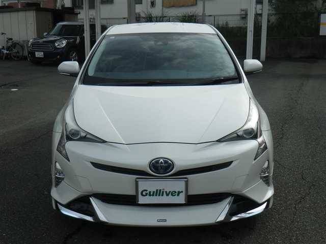 トヨタ プリウス S 長崎県 2018(平30)年 10.9万km ホワイトパールクリスタルシャイン セーフティセンスパッケージ/・プリクラッシュセーフティ/・レーンディパーチャーアラート/・オートマチックハイビーム/・レーダークルーズ/・ホワイト加飾付合皮巻きステアリングホイール/モデリスタICONIC STYLEエアロ/（フロント/サイド/リアアンダー）/社外メモリーナビ　ワンセグTV/（DVD再生可/Bluetooth/SD）/バックカメラ/LEDヘッドランプ/革調シートカバー（Clazzio）/サイドメッキガーニッシュ/LEDルームランプ/ビルトインETC/スペアタイヤ（オプション）/スマートキーx2/取説書/保証書