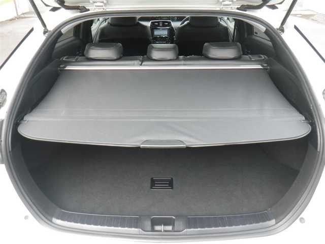 トヨタ プリウス S 長崎県 2018(平30)年 10.9万km ホワイトパールクリスタルシャイン セーフティセンスパッケージ/・プリクラッシュセーフティ/・レーンディパーチャーアラート/・オートマチックハイビーム/・レーダークルーズ/・ホワイト加飾付合皮巻きステアリングホイール/モデリスタICONIC STYLEエアロ/（フロント/サイド/リアアンダー）/社外メモリーナビ　ワンセグTV/（DVD再生可/Bluetooth/SD）/バックカメラ/LEDヘッドランプ/革調シートカバー（Clazzio）/サイドメッキガーニッシュ/LEDルームランプ/ビルトインETC/スペアタイヤ（オプション）/スマートキーx2/取説書/保証書