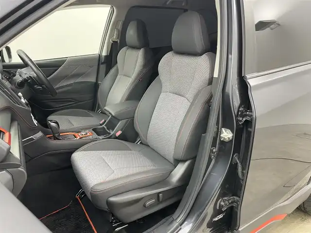 スバル フォレスター X－ブレイク 岡山県 2019(令1)年 6.7万km ダークグレーメタリック 純正８インチナビ　(CN-LR840D)/【CD/DVD/BT/フルセグ】/レーダークルーズコントロール　/ビルトインＥＴＣ　/シートヒーター　全席/ＬＥＤヘッドライト/バックカメラ　/ドライブレコーダー　前側/電動リアゲート　/コーナーセンサー　後側/オートハイビーム　/ルーフレール/ステアリングヒーター/禁煙車/スペアキー×1/オートブレーキホールド/シートメモリー/パドルシフト/ダウンヒルアシスト