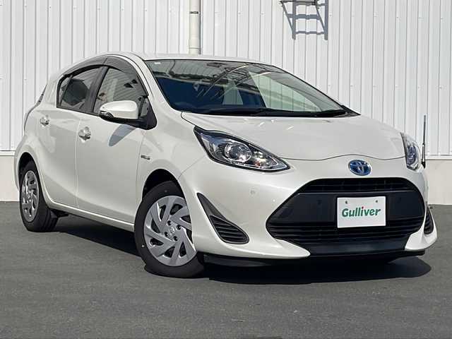 トヨタ アクア S スタイルブラック 三重県 2018(平30)年 4.3万km ホワイトパールクリスタルシャイン 禁煙　/純正ナビ/バックカメラ/純正ドラレコ/ETC/レーンキープアシスト/プリクラッシュ/ステアリングスイッチ/オートライト/オートハイビーム/ヘッドライトレベライザー/コーナーポール/電動格納ミラー