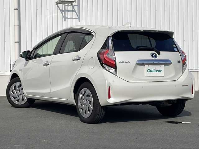 トヨタ アクア S スタイルブラック 三重県 2018(平30)年 4.3万km ホワイトパールクリスタルシャイン 禁煙　/純正ナビ/バックカメラ/純正ドラレコ/ETC/レーンキープアシスト/プリクラッシュ/ステアリングスイッチ/オートライト/オートハイビーム/ヘッドライトレベライザー/コーナーポール/電動格納ミラー