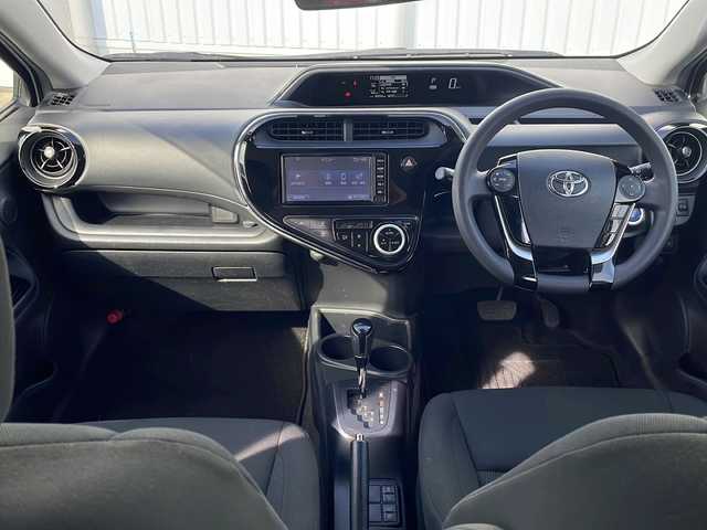 トヨタ アクア S スタイルブラック 三重県 2018(平30)年 4.3万km ホワイトパールクリスタルシャイン 禁煙　/純正ナビ/バックカメラ/純正ドラレコ/ETC/レーンキープアシスト/プリクラッシュ/ステアリングスイッチ/オートライト/オートハイビーム/ヘッドライトレベライザー/コーナーポール/電動格納ミラー