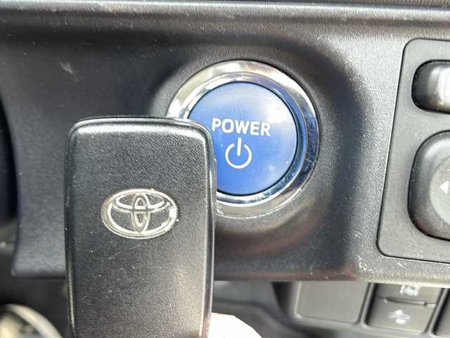 トヨタ アクア S スタイルブラック 三重県 2018(平30)年 4.3万km ホワイトパールクリスタルシャイン 禁煙　/純正ナビ/バックカメラ/純正ドラレコ/ETC/レーンキープアシスト/プリクラッシュ/ステアリングスイッチ/オートライト/オートハイビーム/ヘッドライトレベライザー/コーナーポール/電動格納ミラー