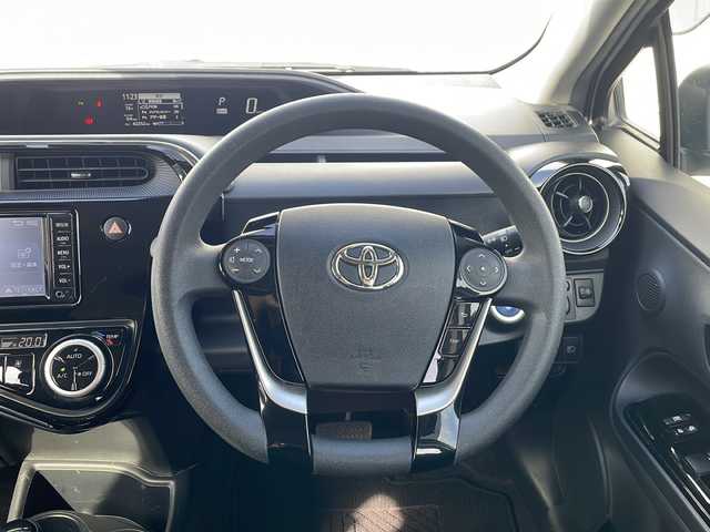 トヨタ アクア S スタイルブラック 三重県 2018(平30)年 4.3万km ホワイトパールクリスタルシャイン 禁煙　/純正ナビ/バックカメラ/純正ドラレコ/ETC/レーンキープアシスト/プリクラッシュ/ステアリングスイッチ/オートライト/オートハイビーム/ヘッドライトレベライザー/コーナーポール/電動格納ミラー