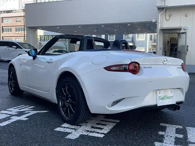 マツダ ロードスター 990S 神奈川県 2022(令4)年 2万km スノーフレイクホワイトパールマイカ オープンカー（手動）/6速MT/純正オーディオ/ビルトインETC/LEDヘッドライト/プッシュスタート/スマートキー/衝突軽減ブレーキ/車線逸脱警報/コーナーセンサー/BSM/Wエアバッグ/ABS/横滑り防止装置/RAYS鍛造16インチAW/Bremboブレーキ/新車時保証書/取扱説明書/スペアキー