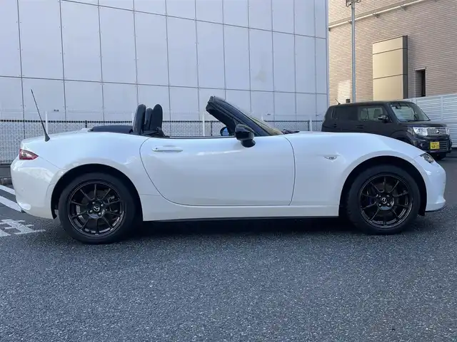 マツダ ロードスター 990S 神奈川県 2022(令4)年 2万km スノーフレイクホワイトパールマイカ オープンカー（手動）/6速MT/純正オーディオ/ビルトインETC/LEDヘッドライト/プッシュスタート/スマートキー/衝突軽減ブレーキ/車線逸脱警報/コーナーセンサー/BSM/Wエアバッグ/ABS/横滑り防止装置/RAYS鍛造16インチAW/Bremboブレーキ/新車時保証書/取扱説明書/スペアキー