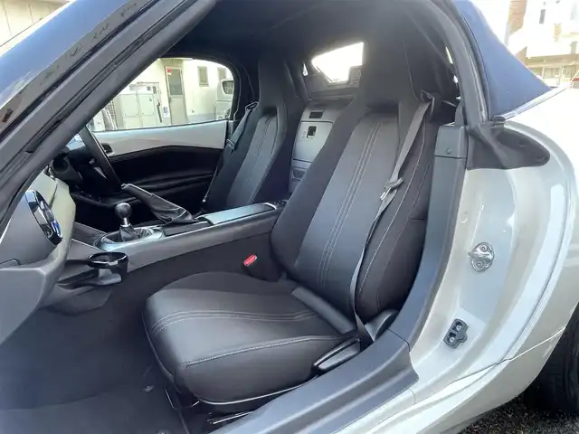 マツダ ロードスター 990S 神奈川県 2022(令4)年 2万km スノーフレイクホワイトパールマイカ オープンカー（手動）/6速MT/純正オーディオ/ビルトインETC/LEDヘッドライト/プッシュスタート/スマートキー/衝突軽減ブレーキ/車線逸脱警報/コーナーセンサー/BSM/Wエアバッグ/ABS/横滑り防止装置/RAYS鍛造16インチAW/Bremboブレーキ/新車時保証書/取扱説明書/スペアキー