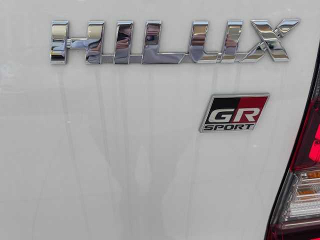 トヨタ ハイラックス Z GRスポーツ 埼玉県 2022(令4)年 3.3万km スーパーホワイトⅡ セーフティーセンス　/純正メモリナビ　/　　BT/パノラミックビューモニター　/レーダークルーズコントロール　/LEDオートライト　/ハーフレザーシート　/パワーシート　/純正18インチアルミホイール/スポーツバー　/ステアリングスイッチ/アイドリングストップ/USBポート/スマートキー2本/ETC