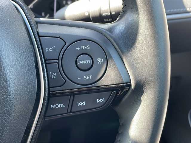 トヨタ ハリアー G 三重県 2020(令2)年 1万km ホワイトパールクリスタルシャイン 純正ディスプレイオーディオ　ＴＶ／ＢＴ／ＭＡＰ／カープレイ　スマートキー　スペアキー　ビルトインＥＴＣ　バックカメラ　パワーバックドア　純正フロアマット　パワーシート　純正アルミ　コーナーセンサー　デジタルインナーミラー