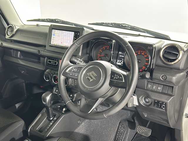 スズキ ジムニー シエラ JC 神奈川県 2019(令1)年 2.5万km シルキーシルバーメタリック 純正7型SDナビゲーション【CN-RZ743W】/AM FM Bluetooth フルセグ SD iPod CD DVD/前方ドライブレコーダー/前席シートヒーター/クルーズコントロール/ダウンヒルアシストコントロール/LEDヘッドライト/オートライト/オートマチックハイビーム/純正フロアマット/純正15インチアルミホイル
