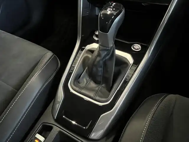 フォルクスワーゲン ＶＷ Ｔ－ロック TDI スタイル 山形県 2023(令5)年 2.5万km 緑 ディスカバープロパッケージ/純正ナビ/・Bluetooth/USB/AppleCarPlay/AndroidAuto/バックカメラ/パークアシスト/アダプティブクルーズコントロール/レーンキープアシスト/ブラインドスポットアシスト/アクティブブレーキアシスト/デジタルコックピット/オートホールド/純正LEDオートライト/ダイナミックライトアシスト/リヤトラフィックアラート/スピードリミッター/パドルシフト/社外ドライブレコーダー (前後)