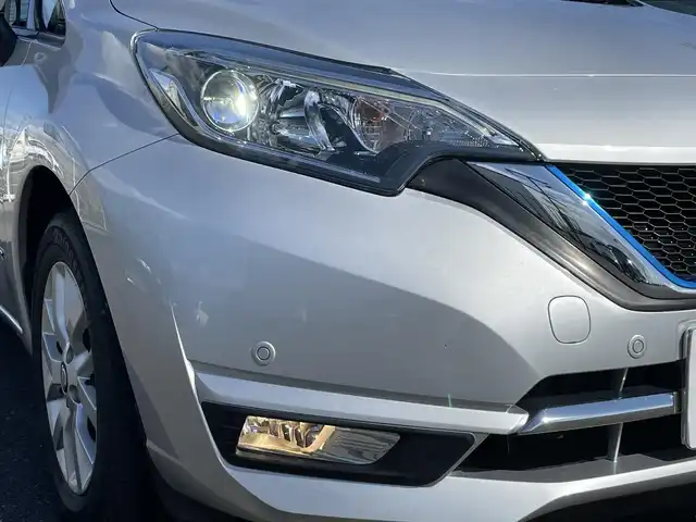 日産 ノート e－パワー メダリスト 茨城県 2018(平30)年 4.3万km ブリリアントシルバー 純正ナビ/【iPod・SD・ラジオ・TV・ウォークマン・USB・BT・DISC・VTR・AUX】/デジタルインナーミラー/全方位カメラ/レーダークルコン/ETC/前方ドラレコ/前後コーナーセンサー/横滑り防止装置/レーンキープアシスト/衝突被害軽減システム/オートライト/Fフォグ/LEDライト