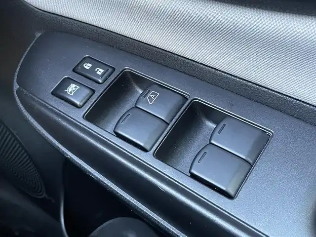 日産 ノート e－パワー X 和歌山県 2016(平28)年 9.7万km スーパーブラック (株)IDOMが運営する【じしゃロン和歌山店】の自社ローン専用車両になります。こちらは現金またはオートローンご利用時の価格です。自社ローンご希望の方は別途その旨お申付け下さい/純正ナビゲーション/型番：MJ116D-W/【CD/SD/AUX/BT/TV】/衝突被害軽減ブレーキ/HIDオートライト/純正フロアマット/純正ドアバイザー