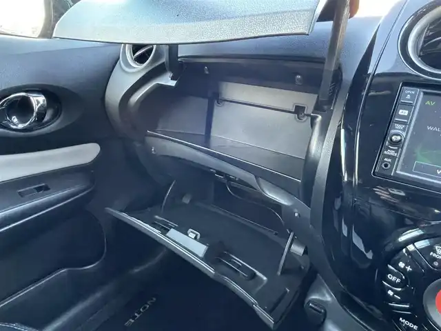 日産 ノート e－パワー X 和歌山県 2016(平28)年 9.7万km スーパーブラック (株)IDOMが運営する【じしゃロン和歌山店】の自社ローン専用車両になります。こちらは現金またはオートローンご利用時の価格です。自社ローンご希望の方は別途その旨お申付け下さい/純正ナビゲーション/型番：MJ116D-W/【CD/SD/AUX/BT/TV】/衝突被害軽減ブレーキ/HIDオートライト/純正フロアマット/純正ドアバイザー