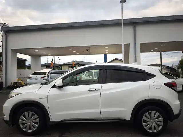 ホンダ ヴェゼル ハイブリッド 熊本県 2014(平26)年 9.7万km ホワイトオーキッドパール 純正ナビ/【フルセグTV/Bluetooth/CD/DVD】/バックカメラ/クルーズコントロール/プッシュスタート/スマートキー/ウィンカーミラー/ブレーキホールド/ステアリングスイッチ/ドライブレコーダー/ビルトインETC/横滑り防止装置/ABS/盗難防止装置/保証書/スペアキー