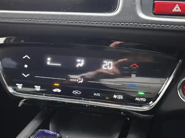 ホンダ ヴェゼル ハイブリッド 熊本県 2014(平26)年 9.7万km ホワイトオーキッドパール 純正ナビ/【フルセグTV/Bluetooth/CD/DVD】/バックカメラ/クルーズコントロール/プッシュスタート/スマートキー/ウィンカーミラー/ブレーキホールド/ステアリングスイッチ/ドライブレコーダー/ビルトインETC/横滑り防止装置/ABS/盗難防止装置/保証書/スペアキー