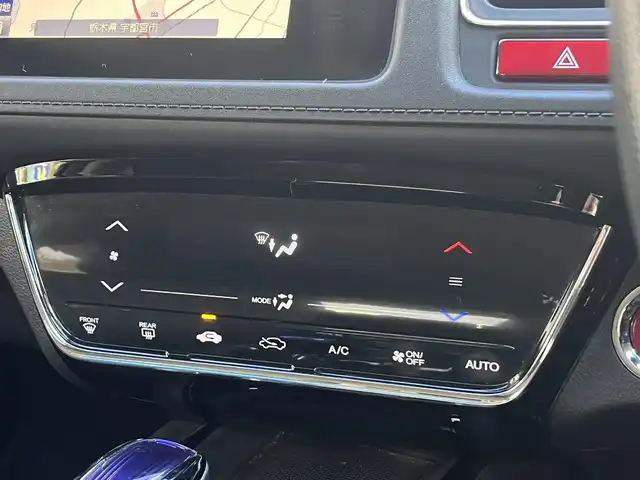 ホンダ ヴェゼル ハイブリッド 栃木県 2014(平26)年 9.7万km ホワイトオーキッドパール (株)IDOMが運営する【じしゃロン宇都宮店】の自社ローン対象車両になります。こちらは現金ご利用時の価格です。自社ローンご希望の方は別途その旨お申付け下さい。/純正ナビ/【フルセグTV/Bluetooth/CD/DVD】/バックカメラ/クルーズコントロール/プッシュスタート/スマートキー/ウィンカーミラー/ブレーキホールド/ステアリングスイッチ/ドライブレコーダー/ビルトインETC/横滑り防止装置/ABS/盗難防止装置/保証書/スペアキー