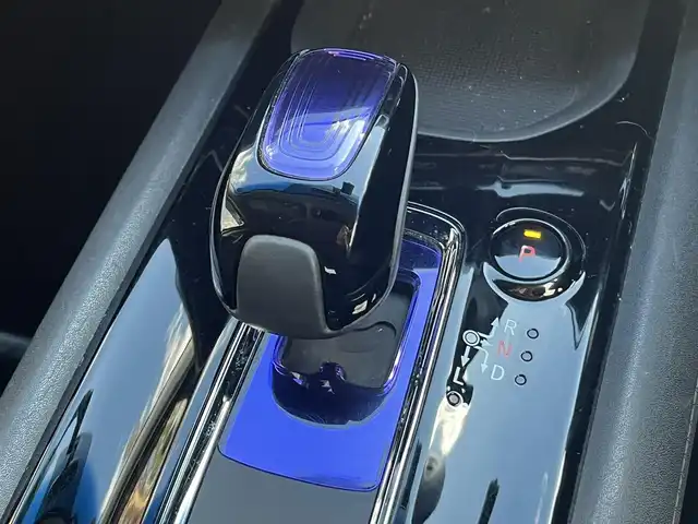 ホンダ ヴェゼル ハイブリッド 栃木県 2014(平26)年 9.7万km ホワイトオーキッドパール (株)IDOMが運営する【じしゃロン宇都宮店】の自社ローン対象車両になります。こちらは現金ご利用時の価格です。自社ローンご希望の方は別途その旨お申付け下さい。/純正ナビ/【フルセグTV/Bluetooth/CD/DVD】/バックカメラ/クルーズコントロール/プッシュスタート/スマートキー/ウィンカーミラー/ブレーキホールド/ステアリングスイッチ/ドライブレコーダー/ビルトインETC/横滑り防止装置/ABS/盗難防止装置/保証書/スペアキー