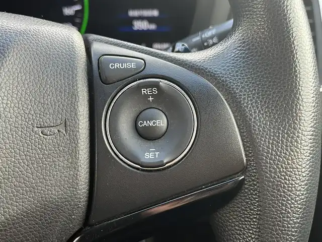 ホンダ ヴェゼル ハイブリッド 栃木県 2014(平26)年 9.7万km ホワイトオーキッドパール (株)IDOMが運営する【じしゃロン宇都宮店】の自社ローン対象車両になります。こちらは現金ご利用時の価格です。自社ローンご希望の方は別途その旨お申付け下さい。/純正ナビ/【フルセグTV/Bluetooth/CD/DVD】/バックカメラ/クルーズコントロール/プッシュスタート/スマートキー/ウィンカーミラー/ブレーキホールド/ステアリングスイッチ/ドライブレコーダー/ビルトインETC/横滑り防止装置/ABS/盗難防止装置/保証書/スペアキー