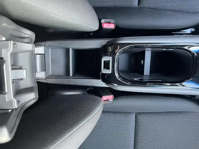 ホンダ ヴェゼル ハイブリッド 栃木県 2014(平26)年 9.7万km ホワイトオーキッドパール (株)IDOMが運営する【じしゃロン宇都宮店】の自社ローン対象車両になります。こちらは現金ご利用時の価格です。自社ローンご希望の方は別途その旨お申付け下さい。/純正ナビ/【フルセグTV/Bluetooth/CD/DVD】/バックカメラ/クルーズコントロール/プッシュスタート/スマートキー/ウィンカーミラー/ブレーキホールド/ステアリングスイッチ/ドライブレコーダー/ビルトインETC/横滑り防止装置/ABS/盗難防止装置/保証書/スペアキー