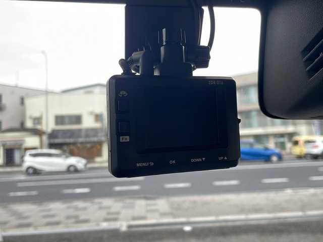 スズキ ジムニー シエラ JC 兵庫県 2022(令4)年 4万km ブルーイッシュブラックパール3 ワンオーナー/4WD/社外SDナビ/　Bluetooth/USB/DVD/iPod/AM/FM/フルセグテレビ（走行中視聴可能）/バックカメラ/ビルトインETC/前後ドライブレコーダー/社外ステアリング（NARDI）/社外ステップリアバンパー（autorubys）/社外フロントバンパー/TOYOTIRES(DEAN OPEN COUNTRY)/純正ステアリング/純正背面タイヤカバー/アイドリングストップ/クルーズコントロール/アンチロック・ブレーキ・システム/ダウンヒルアシストコントロール/レーンキープアシスト/横滑り防止装置/盗難防止装置/衝突被害軽減システム/パワーステアリング/パワーウィンドウ/フルフラットシート/シートヒーター（D+N席）/純正フロアマット/スマートキー/スペアキー（1本）/カーテンエアバッグ/保証書/点検記録簿（R7年）/取扱説明書