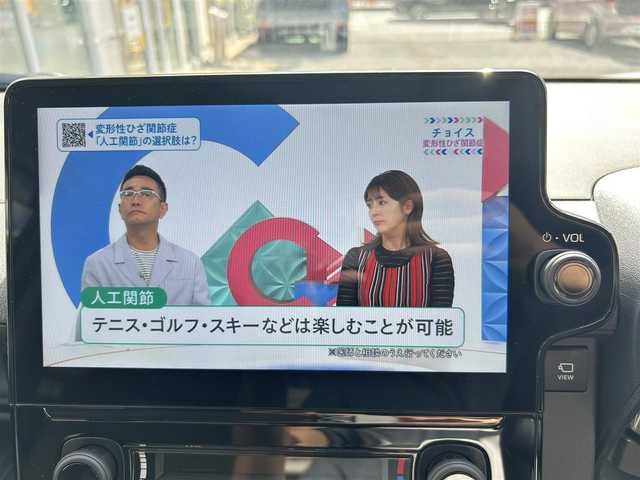 トヨタ シエンタ ハイブリッド G 東京都 2024(令6)年 0.7万km ホワイトパールクリスタルシャイン 純正10.5インチディスプレイオーディオ/　フルセグTV/AppleCarPlay/Bluetooth/パノラミックビューモニター/前後ドライブレコーダー/両側パワースライドドア/プリクラッシュセーフティ/レーンディパーチャーアラート/レーントレーシングアシスト/レーダークルーズコントロール/オートマチックハイビーム/ブラインドスポットモニター/プロアクティブドライブアシスト/発進遅れ告知機能/ビルトインETC2.0/パーキングサポートブレーキ/LEDヘッドライト/電動オート格納ミラー/ウインカーミラー/シートバックスマホポケット/充電用USB端子/プッシュスタート/スマートキー/フロアマット/ドアバイザー/取扱説明書/保証書