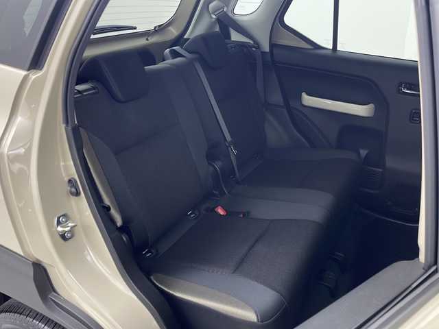 スズキ クロスビー HYBRID MZ 愛知県 2024(令6)年 1.8万km キャラバンアイボリーパールメタリック/ホワイト 2トーンルーフ 純正ナビ【CN-HZ8A5】/全方位カメラ/フルセグTV・Bluetooth・CD・DVD・USB/純正16インチアルミホイール/ＥＴＣ/ドライブレコーダー/SUZUKI Safety Support/デュアルカメラブレーキサポート/後退時ブレーキサポート/衝突被害軽減ブレーキ/誤発進抑制/後方誤発進抑制/車線維持支援/車線逸脱警報/ふらつき警報/アダプティブクルーズコントロール/先行車発進お知らせ/ヒルホールドコントロール/横滑り防止/アイドリングストップ/ハイビームアシスト/LEDヘッドライト/ファブリックシート/前席シートヒーター/革巻きステアリング/パドルシフト/フロアマット/プッシュスタート/スマートキー/スペアキー1本/保証書/取扱説明書・ナビ説明書