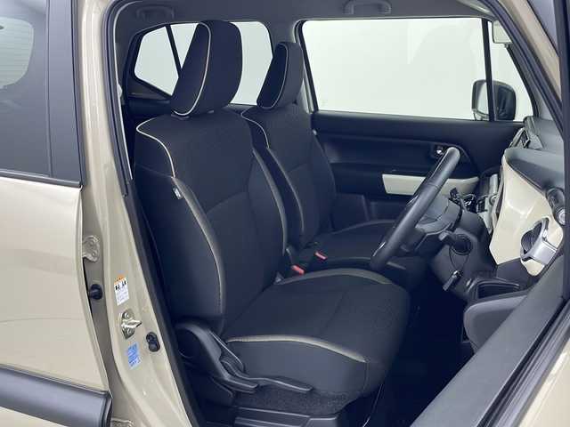 スズキ クロスビー HYBRID MZ 愛知県 2024(令6)年 1.8万km キャラバンアイボリーパールメタリック/ホワイト 2トーンルーフ 純正ナビ【CN-HZ8A5】/全方位カメラ/フルセグTV・Bluetooth・CD・DVD・USB/純正16インチアルミホイール/ＥＴＣ/ドライブレコーダー/SUZUKI Safety Support/デュアルカメラブレーキサポート/後退時ブレーキサポート/衝突被害軽減ブレーキ/誤発進抑制/後方誤発進抑制/車線維持支援/車線逸脱警報/ふらつき警報/アダプティブクルーズコントロール/先行車発進お知らせ/ヒルホールドコントロール/横滑り防止/アイドリングストップ/ハイビームアシスト/LEDヘッドライト/ファブリックシート/前席シートヒーター/革巻きステアリング/パドルシフト/フロアマット/プッシュスタート/スマートキー/スペアキー1本/保証書/取扱説明書・ナビ説明書