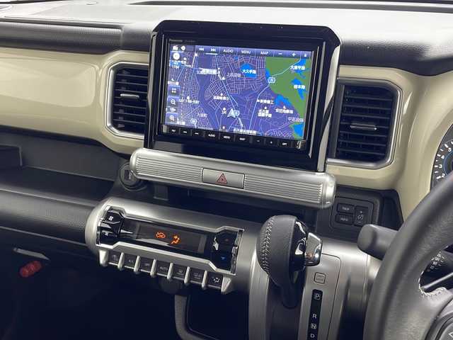 スズキ クロスビー HYBRID MZ 愛知県 2024(令6)年 1.8万km キャラバンアイボリーパールメタリック/ホワイト 2トーンルーフ 純正ナビ【CN-HZ8A5】/全方位カメラ/フルセグTV・Bluetooth・CD・DVD・USB/純正16インチアルミホイール/ＥＴＣ/ドライブレコーダー/SUZUKI Safety Support/デュアルカメラブレーキサポート/後退時ブレーキサポート/衝突被害軽減ブレーキ/誤発進抑制/後方誤発進抑制/車線維持支援/車線逸脱警報/ふらつき警報/アダプティブクルーズコントロール/先行車発進お知らせ/ヒルホールドコントロール/横滑り防止/アイドリングストップ/ハイビームアシスト/LEDヘッドライト/ファブリックシート/前席シートヒーター/革巻きステアリング/パドルシフト/フロアマット/プッシュスタート/スマートキー/スペアキー1本/保証書/取扱説明書・ナビ説明書