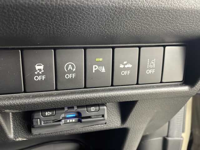 スズキ クロスビー HYBRID MZ 愛知県 2024(令6)年 1.8万km キャラバンアイボリーパールメタリック/ホワイト 2トーンルーフ 純正ナビ【CN-HZ8A5】/全方位カメラ/フルセグTV・Bluetooth・CD・DVD・USB/純正16インチアルミホイール/ＥＴＣ/ドライブレコーダー/SUZUKI Safety Support/デュアルカメラブレーキサポート/後退時ブレーキサポート/衝突被害軽減ブレーキ/誤発進抑制/後方誤発進抑制/車線維持支援/車線逸脱警報/ふらつき警報/アダプティブクルーズコントロール/先行車発進お知らせ/ヒルホールドコントロール/横滑り防止/アイドリングストップ/ハイビームアシスト/LEDヘッドライト/ファブリックシート/前席シートヒーター/革巻きステアリング/パドルシフト/フロアマット/プッシュスタート/スマートキー/スペアキー1本/保証書/取扱説明書・ナビ説明書