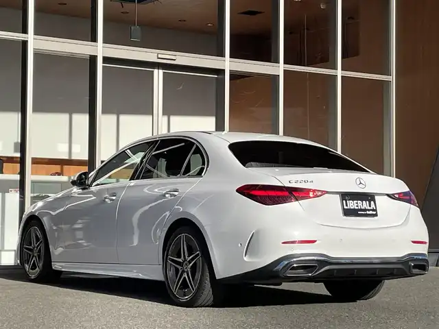 メルセデス・ベンツ Ｍ・ベンツ Ｃ２２０ｄ アバンギャルド　AMGライン 福岡県 2022(令4)年 1.9万km パール ナビ　/３６０°カメラ　/フルセグ　/デジタルＬＥＤ　/アンビエントライト　/ハーフレザー　/シートヒーター　/パワーシート　/パワートランク　/ＡＣＣ　/ステアリングアシスト　/ＢＳＭ　/スマートキー　/純正１８ｉｎｃｈＡＷ
