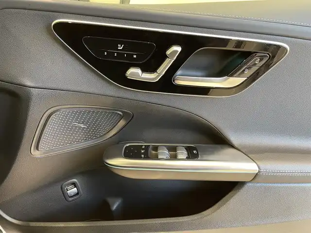 メルセデス・ベンツ Ｍ・ベンツ Ｃ２２０ｄ アバンギャルド　AMGライン 福岡県 2022(令4)年 1.9万km パール ナビ　/３６０°カメラ　/フルセグ　/デジタルＬＥＤ　/アンビエントライト　/ハーフレザー　/シートヒーター　/パワーシート　/パワートランク　/ＡＣＣ　/ステアリングアシスト　/ＢＳＭ　/スマートキー　/純正１８ｉｎｃｈＡＷ