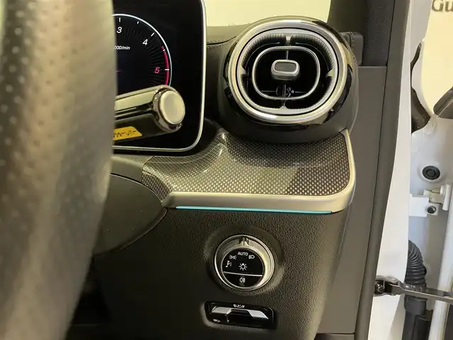 メルセデス・ベンツ Ｍ・ベンツ Ｃ２２０ｄ アバンギャルド　AMGライン 福岡県 2022(令4)年 1.9万km パール ナビ　/３６０°カメラ　/フルセグ　/デジタルＬＥＤ　/アンビエントライト　/ハーフレザー　/シートヒーター　/パワーシート　/パワートランク　/ＡＣＣ　/ステアリングアシスト　/ＢＳＭ　/スマートキー　/純正１８ｉｎｃｈＡＷ