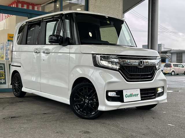 ホンダ Ｎ ＢＯＸ カスタム G L ホンダセンシング 愛知県 2020(令2)年 2.6万km プラチナホワイトパール 登録時25390km/ＬＥＤヘッドライト/フォグランプ/純正１５インチアルミ/両側パワースライドドア/社外ＳＤナビＴＶ/ＣＤ／ＤＶＤ／ＢＴ／フルセグ/バックカメラ/ドライブレコーダー/シートヒーター/ハーフレザー/純正フロアマット/レーダークルーズコントロール/衝突被害軽減ブレーキ/カーテンエアバッグ/電動格納ミラー/ミラーウインカー/ETC/スマートキー/保証書/取扱説明書