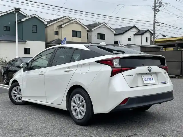 トヨタ プリウス S 愛知県 2019(令1)年 7.2万km ホワイトパールクリスタルシャイン (株)IDOMが運営する【じしゃロン名古屋鳴海店】の自社ローン専用車両になりますこちらは現金またはオートローンご利用時の価格です。自社ローンご希望の方は別途その旨お申付け下さい/スマートキー/社外ナビ/バックカメラ/ETC