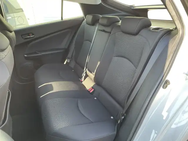 トヨタ プリウス S 愛知県 2019(令1)年 7.2万km ホワイトパールクリスタルシャイン (株)IDOMが運営する【じしゃロン名古屋鳴海店】の自社ローン専用車両になりますこちらは現金またはオートローンご利用時の価格です。自社ローンご希望の方は別途その旨お申付け下さい/スマートキー/社外ナビ/バックカメラ/ETC