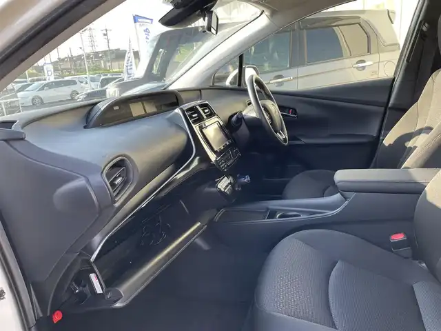 トヨタ プリウス S 愛知県 2019(令1)年 7.2万km ホワイトパールクリスタルシャイン (株)IDOMが運営する【じしゃロン名古屋鳴海店】の自社ローン専用車両になりますこちらは現金またはオートローンご利用時の価格です。自社ローンご希望の方は別途その旨お申付け下さい/スマートキー/社外ナビ/バックカメラ/ETC