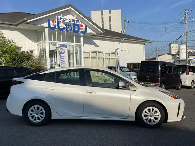 トヨタ プリウス S 愛知県 2019(令1)年 7.2万km ホワイトパールクリスタルシャイン (株)IDOMが運営する【じしゃロン名古屋鳴海店】の自社ローン専用車両になりますこちらは現金またはオートローンご利用時の価格です。自社ローンご希望の方は別途その旨お申付け下さい/スマートキー/社外ナビ/バックカメラ/ETC