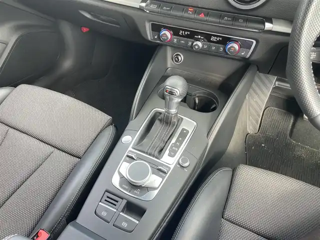 アウディ Ａ３ SB 30TFSI スポーツ 富山県 2020(令2)年 2.8万km 白 メーカーナビ／/フルセグＴＶ／/Ｂｌｕｅｔｏｏｔｈ／/ＤＶＤ再生／/スマートキー／/クルーズコントロール／/プッシュスタートエンジン／/コーナーセンサー／/パドルシフト／/ハーフレザー／/ビルトインＥＴＣ／/保証書//スマートキー