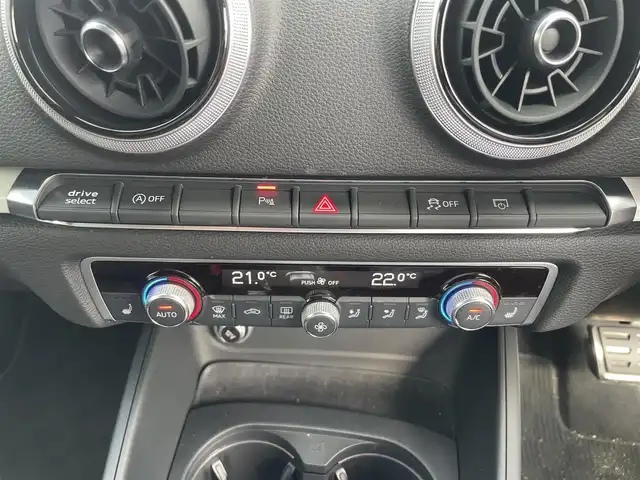 アウディ Ａ３ SB 30TFSI スポーツ 富山県 2020(令2)年 2.8万km 白 メーカーナビ／/フルセグＴＶ／/Ｂｌｕｅｔｏｏｔｈ／/ＤＶＤ再生／/スマートキー／/クルーズコントロール／/プッシュスタートエンジン／/コーナーセンサー／/パドルシフト／/ハーフレザー／/ビルトインＥＴＣ／/保証書//スマートキー