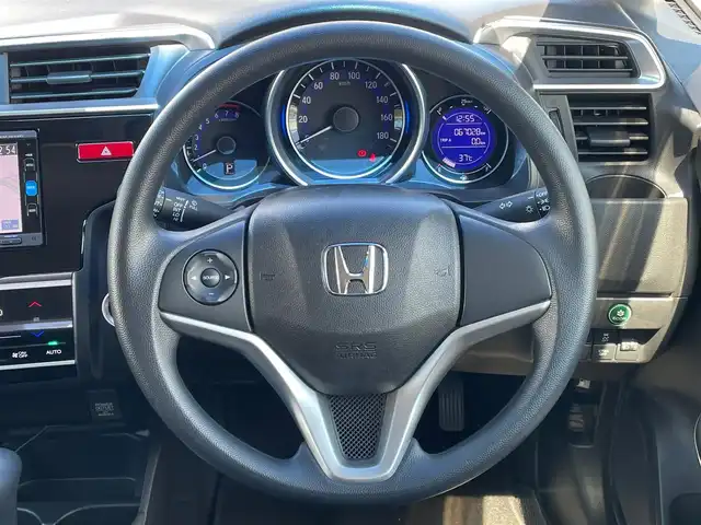 ホンダ フィット 13G Fパッケージ 大阪府 2015(平27)年 6.7万km プレミアムホワイトパールⅡ 純正ナビ　/   フルセグTV/CD/DVD/Bluetooth　/バックモニター/衝突軽減ブレーキ　/リアコーナーセンサー/横滑り防止装置　/アイドリングストップ　/ステアリングスイッチ　/前後ドライブレコーダー　/純正フロアマット　/プッシュスタート　/スマートキー　　/ＥＴＣ