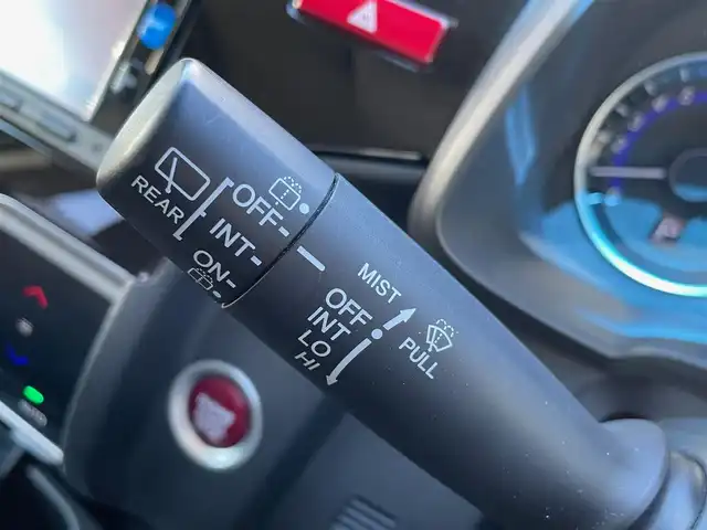 ホンダ フィット 13G Fパッケージ 大阪府 2015(平27)年 6.7万km プレミアムホワイトパールⅡ 純正ナビ　/   フルセグTV/CD/DVD/Bluetooth　/バックモニター/衝突軽減ブレーキ　/リアコーナーセンサー/横滑り防止装置　/アイドリングストップ　/ステアリングスイッチ　/前後ドライブレコーダー　/純正フロアマット　/プッシュスタート　/スマートキー　　/ＥＴＣ