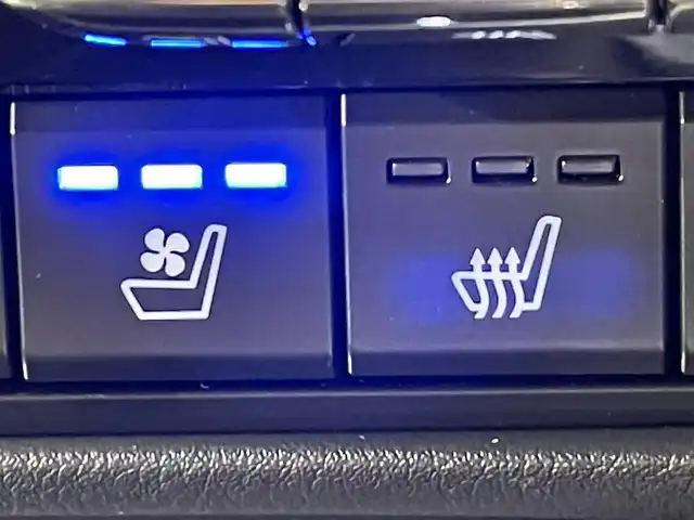 マツダ ＣＸ－６０ XD エクスクルーシブモード 愛知県 2023(令5)年 1.8万km プラチナクォーツメタリック 純正12.3インチナビ/（Bluetooth/AM/FM/フルセグTV/Carplay/HDMi）/BOSEサウンド/衝突軽減ブレーキ/360°ビューモニター/レーダークルーズコントロール/ビルトインETC/シートヒーター/エアシート/LEDヘッドライト/AFS/ドライブレコーダー/ワイヤレス充電/ステアリングヒーター/ドライバーモニタリング/電動リアゲート/デジタルインナーミラー/コーナーセンサー/スマートキー/スペアキー1本/後席サンシェード/電動パーキングブレーキ