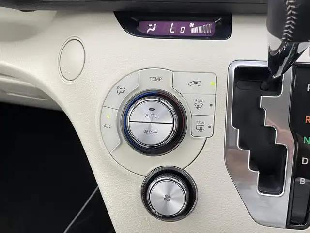 トヨタ シエンタ ハイブリッド G 千葉県 2017(平29)年 2万km シルバーM 禁煙車/トヨタセーフティセンス/プリクラッシュセーフティ/両側電動スライドドア/社外ナビ（AVIC-CW901）/CD DVD SD Bluetooth フルセグ/バックカメラ/レーンアシスト/オートハイビーム/ETC/ステアリングリモコン/横滑り防止機能/プッシュスタート/スマートキー/純正フロアマット/取扱説明書